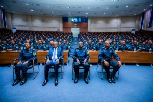 Hateranye Inama Nkuru ya Polisi y'u Rwanda yiga ku mutekano n'imikorere ya kinyamwuga