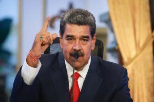 Perezida Maduro yikomye Amerika, avuga ko yasaze