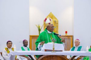 Cardinal Ambongo yasabye u Rwanda, RDC n'u Burundi gukemura amakimbirane bafitanye