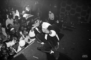 Chriss Eazy yishimiwe mu gitaramo yakoreye mu Bubiligi