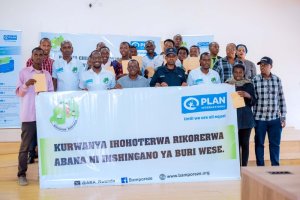 Nyaruguru: "Bamporeze Association" yahembye abahanzi bahize abandi mu marushanwa yo kurengera uburenganzira bw'umwana