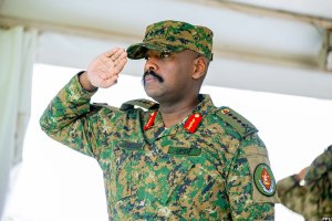Gen Muhoozi yasezeye kuri Twitter