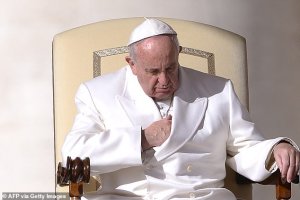 Ikiriyo cyo gushyingura Papa cyiri gutegurwa akiri muzima