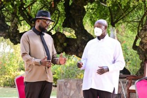 Perezida Museveni yemeje itegeko rigiye gutuma abahanzi bo muri Uganda bazajya barya ihene imwe indi iziritse 