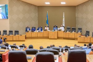 Abadepite bagaragaje impungenge mu kongera umusoro kuri lisansi na mazutu bitumizwa