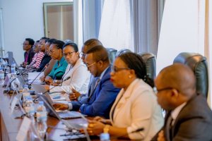 Abadepite basabye ko ba MC bajya basora