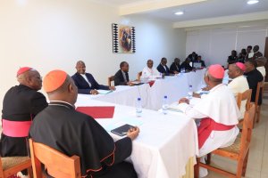 Abepisikopi Gatolika basabye u Rwanda n'u Burundi gufungura imipika