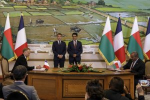 Perezida Macron na Rajoelina basinye amasezerano yo kubaka urugomero