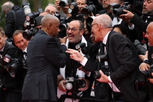 Denzel Washington yashyamiranye n'umufotozi muri ‘Festival de Cannes'