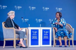 Louise Mushikiwabo yavuze ko Afrika ifite uburenganzira bwo gukorana n'abo ishaka