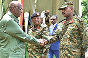 Murumuna wa Museveni agiye gushyira Muhoozi ku Murongo