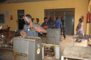 Ibikoresho by'iyanga biracyazitiye amashuri y'imyuga na tekinike