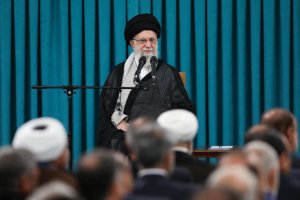 Ayatollah Khamenei yasubije Trump ko Iran idakangika