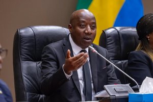 Ikibazo cy'umushahara fatizo kirakomeye, kiracyaganirwaho - Minisitiri w'Intebe