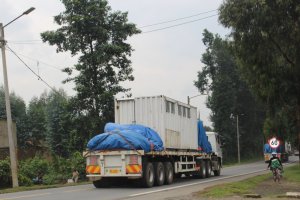 Amakamyo 31 y'ibikoresho bya SAMIDRC yacyuwe anyujijwe mu Rwanda