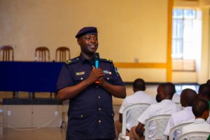 Polisi yasabye abanyeshuri bitegura kujya mu biruhuko kwirinda ingeso mbi n'ibyaha