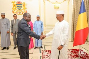 Amb Bazivamo yashyikirije Perezida Idriss Déby impapuro zimwemerera guhagararira u Rwanda muri Tchad