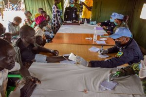 Abapolisi b'u Rwanda batanze ubuvuzi n'amazi meza ku baturage ba Sudani y'Epfo