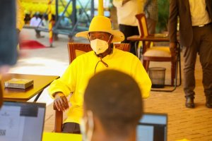 Uganda: Perezida Museveni yafashe impapuro zo kuziyamamaza mu matora
