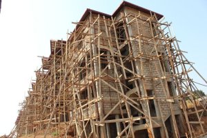 Kigali: Abananiwe kurangiza inyubako batangiye bagiye kuzamburwa