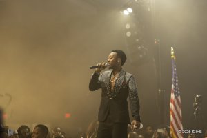 Element: Ubunebwe ku rubyiniro, ibyo gutorokera muri Amerika n'album nshya