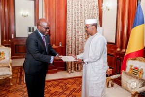 Min. Nduhungirehe yashyikirije Perezida wa Tchad Déby ubutumwa bwa Perezida Kagame