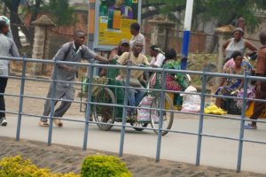 Abafite ubumuga batwara imizigo hagati ya Rubavu na Goma barashima