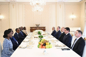 Perezida Kagame yakiriwe ku meza na mugenzi we wa Azerbaijan
