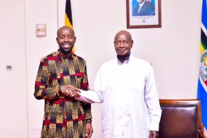 Museveni yatangaje ko Eddy Kenzo ari umuhungu w'umusirikare 