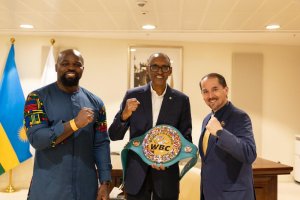 Perezida Kagame yahawe umukandara wa “champion” mu Iteramakofe