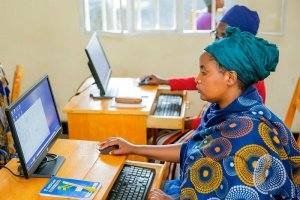 Abanyarwanda miliyoni 4,3 bafite ubumenyi ku ikoreshwa ry'ikoranabuhanga