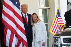 Trump yananiwe kwiyumanganya kubera ubwiza bwa Minisitiri w'Intebe w'u Butaliyani