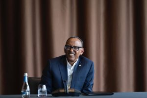 Perezida Kagame yagiranye ibiganiro n'abajyanama be