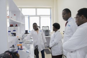 U Rwanda rwahawe ibikoresho bya Laboratwari bizafasha kumenya ubuziranenge bw'amazi