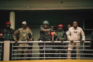 Kinshasa: Abasirikare barimo ufite ipeti rya Colonel batangiye kuburanishwa bazira kwambika umugore ubusa