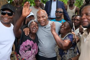 Mike Tyson yagiriye ibihe byiza muri RDC, gakondo ya ba sekuru 