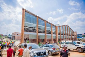 Amafaranga yinjizwa n'inzego z'ibanze yikubye inshuro zirenga ebyiri