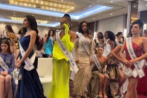 Ni iki cyateye abahataniye ikamba rya Miss Universe kwigaragambya? 