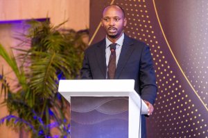 Minisitiri Dr. Nsanzimana yasabye ababyeyi kutohereza ku ishuri abana barwaye ibicurane