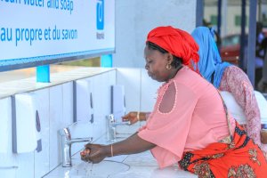 Kwiyuhagira buri munsi, guca inzara no koza amenyo kabiri ku munsi: Amabwiriza mashya y'isuku ku Banyarwanda