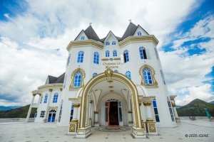 Château le Marara yakomorewe, ijya mu maboko mashya