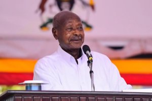 Perezida Museveni yibukije abakirisitu ko gusenga bidakuraho gukora