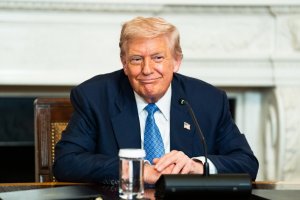 Perezida Trump yacishije make