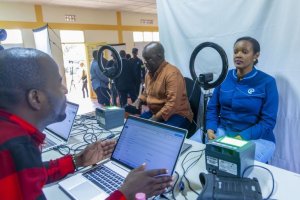 Abarenga miliyoni 1,8 ni bo bamaze gufotorwa: Mu ndiba y'umushinga w'indangamuntu nkoranabuhanga