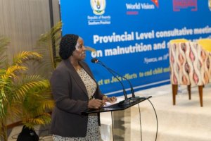 Amajyepfo: Minisitiri Uwimana Console yasabye abayobozi kurwanya igwingira n'imirire mibi y'abana