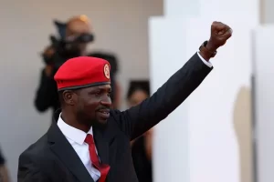 Bobi Wine yavuye mu bwihisho akomereza mu mahanga