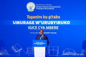 Minisitiri Bizimana yashimye Mukagasana washinze umuryango wita ku bana kandi abe barishwe muri Jenoside