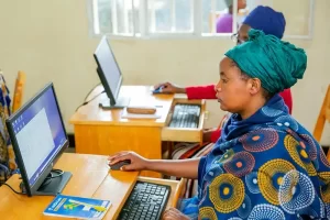 U Rwanda ni urwa 2 muri Afurika mu kugira abaturage bafite ubumenyi mu ikoranabuhanga