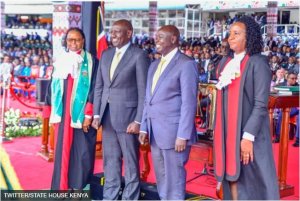 William Ruto warahiye muri Kenya ,kuri Perezida Suluhu wa Tanzaniya ngo n'impano yahawe EAC 