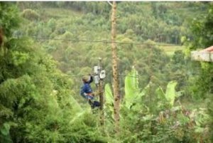 Rusizi: Yihinduye umukozi wa REG atangira kwishyuza abaturage urugo ku rundi